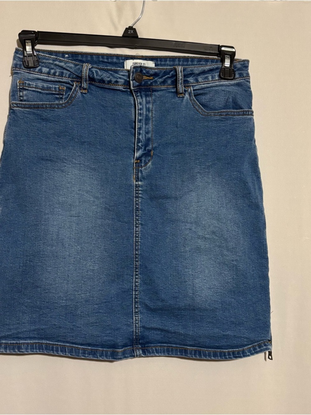 Forever 21 Classic Blue Denim Skirt Juniors US 28 with side zippers